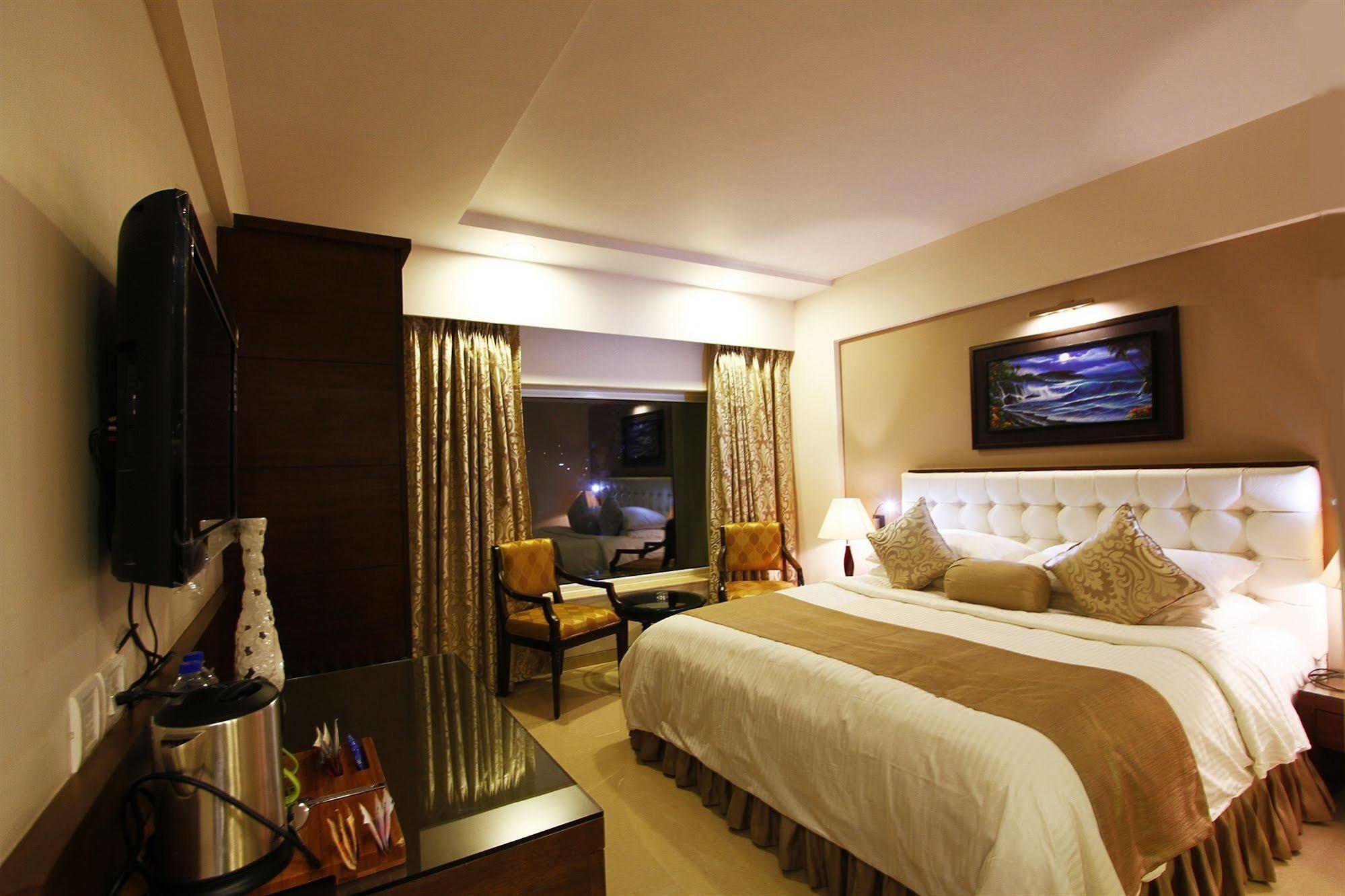 Hotel La Capitol Panaji Exterior foto